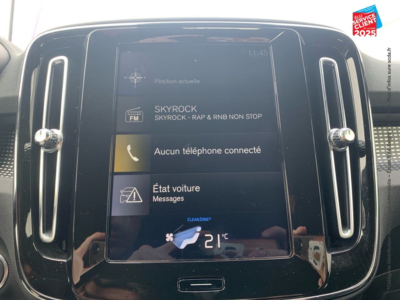 Véhicule d'occasion VOLVO XC40 T3 163CH R-DESIGN GEARTRONIC 8 CAMERA CARPLAY chez Hyundai Chalons