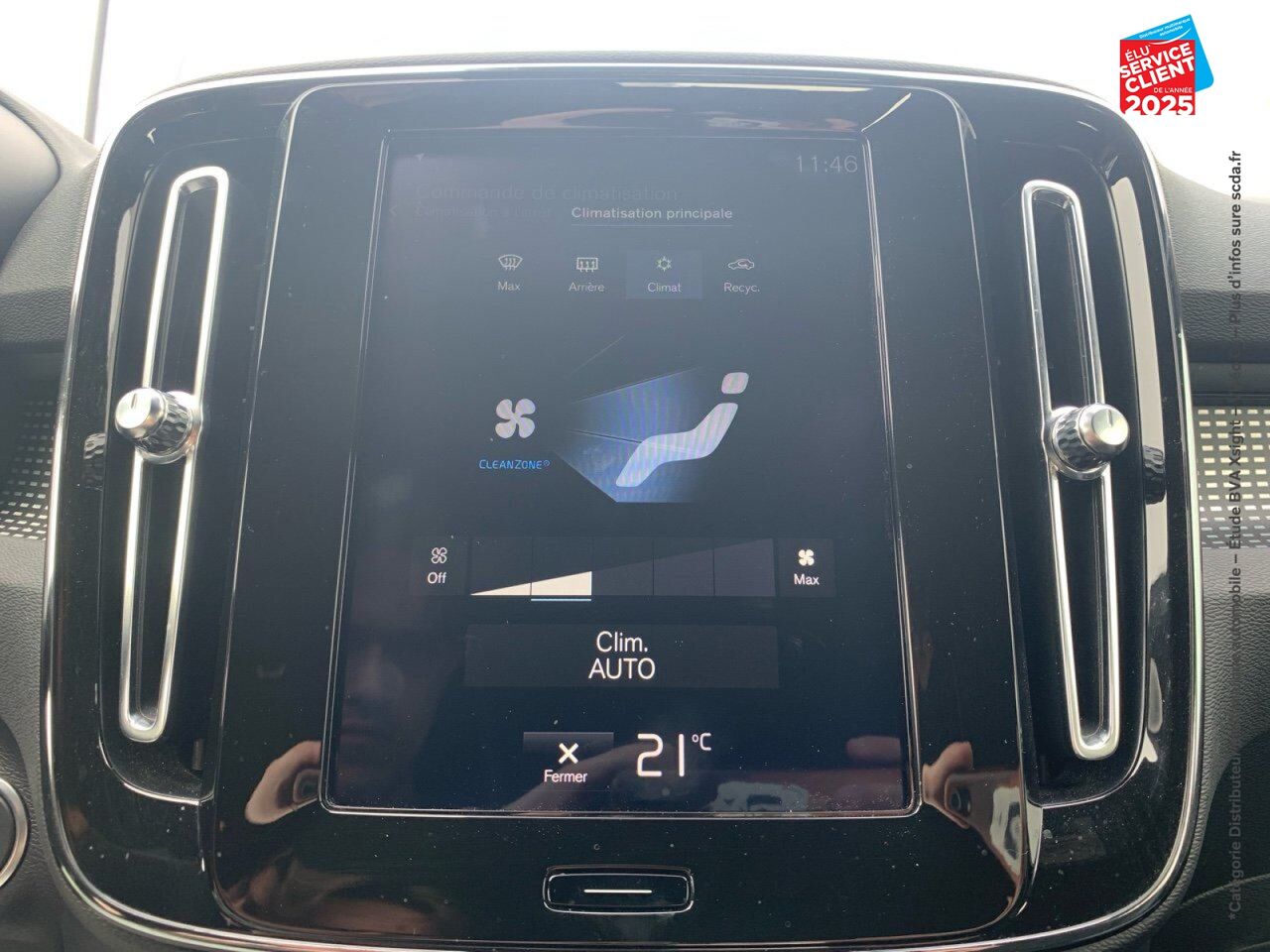 Véhicule d'occasion VOLVO XC40 T3 163CH R-DESIGN GEARTRONIC 8 CAMERA CARPLAY chez Hyundai Chalons