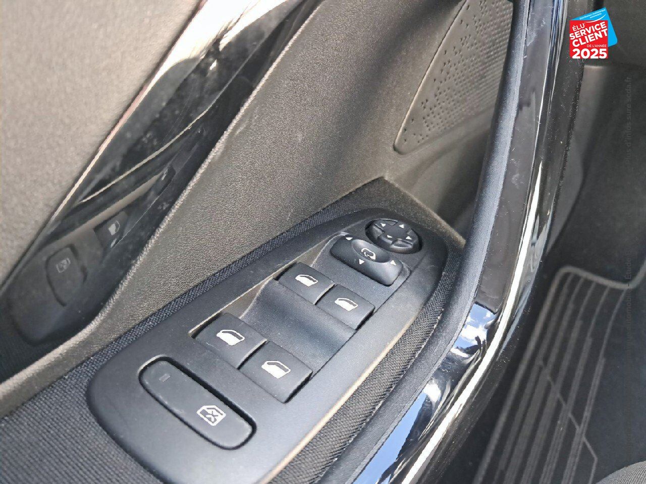 Véhicule d'occasion PEUGEOT 208 1.2 PURETECH 82CH ALLURE 5P GPS chez Hyundai Chalons