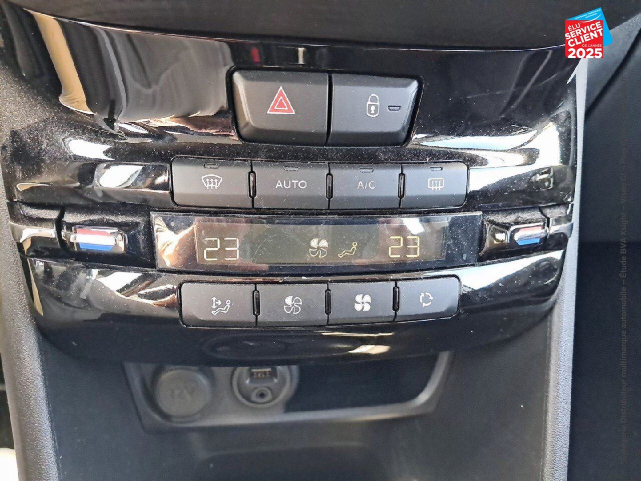 Véhicule d'occasion PEUGEOT 208 1.2 PURETECH 82CH ALLURE 5P GPS chez Hyundai Chalons