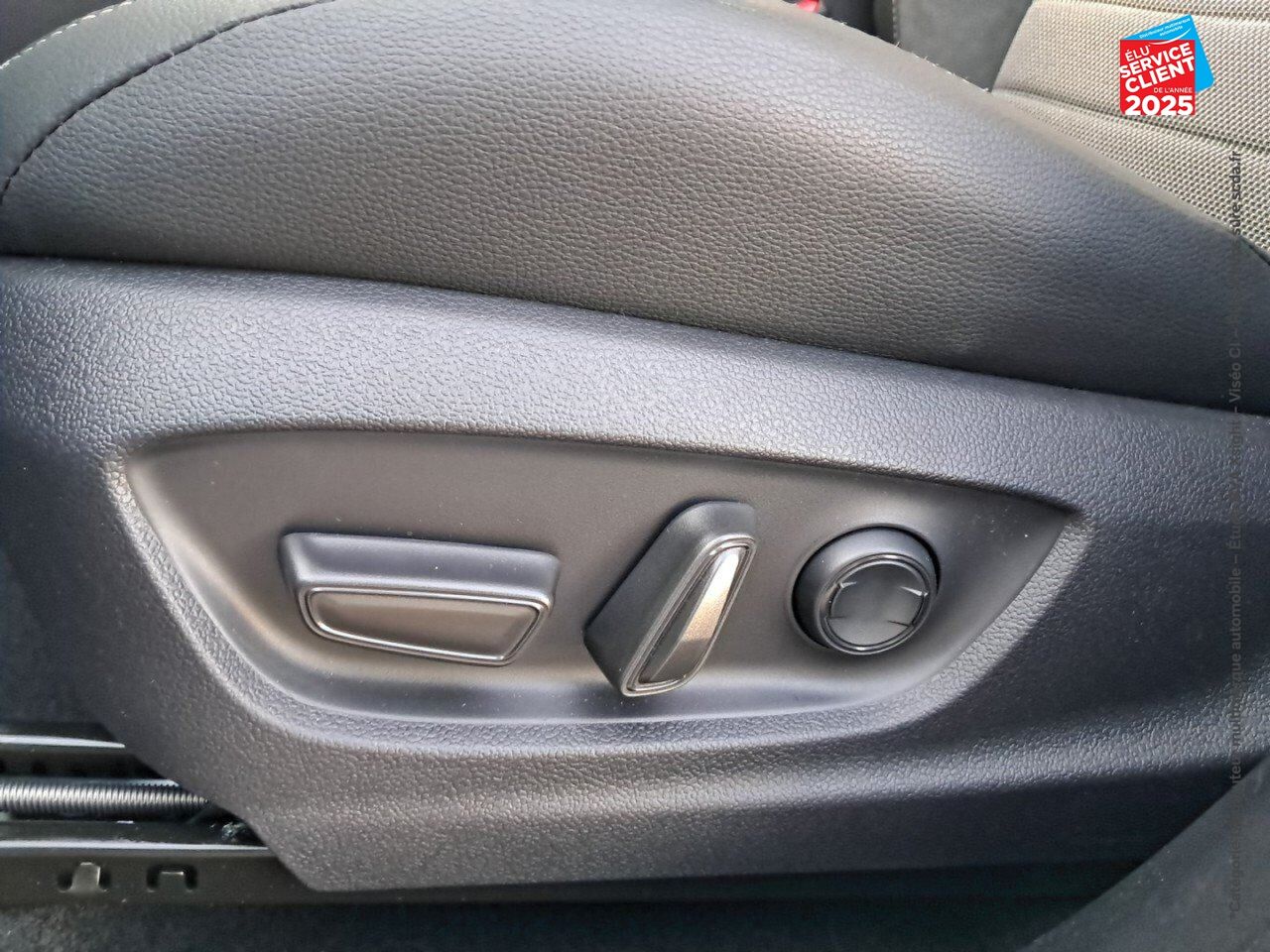 Véhicule neuf TOYOTA C-HR 2.0 HYBRIDE RECHARGEABLE 225CH COLLECTION NG23 chez Toyota Thionville
