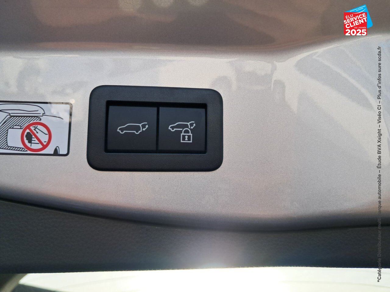 Véhicule neuf TOYOTA C-HR 2.0 HYBRIDE RECHARGEABLE 225CH COLLECTION NG23 chez Toyota Thionville
