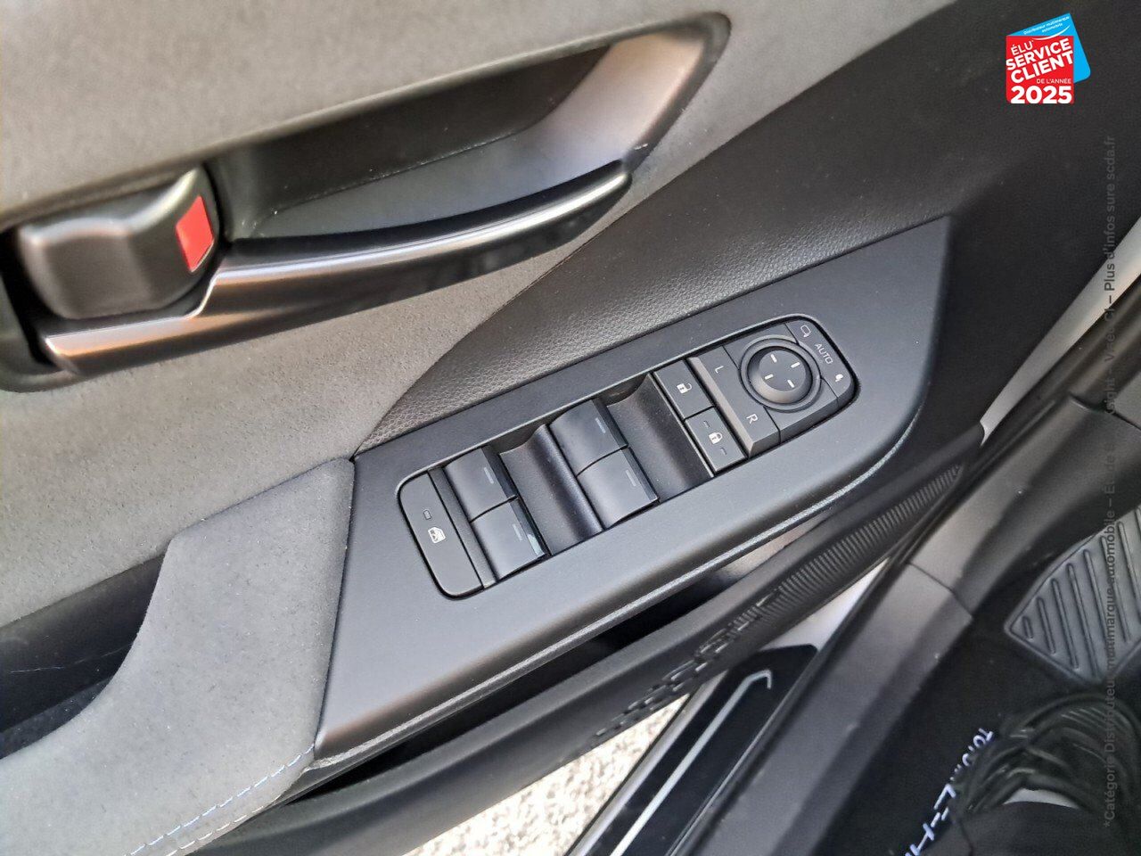 Véhicule neuf TOYOTA C-HR 2.0 HYBRIDE RECHARGEABLE 225CH COLLECTION NG23 chez Toyota Thionville