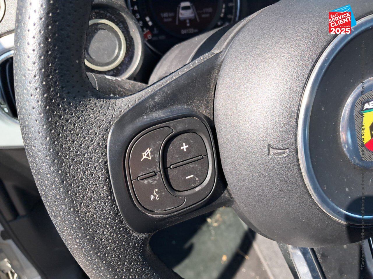 Véhicule d'occasion ABARTH 500 1.4 TURBO T-JET 145CH 595 MY17 GPS chez Volvo Epernay