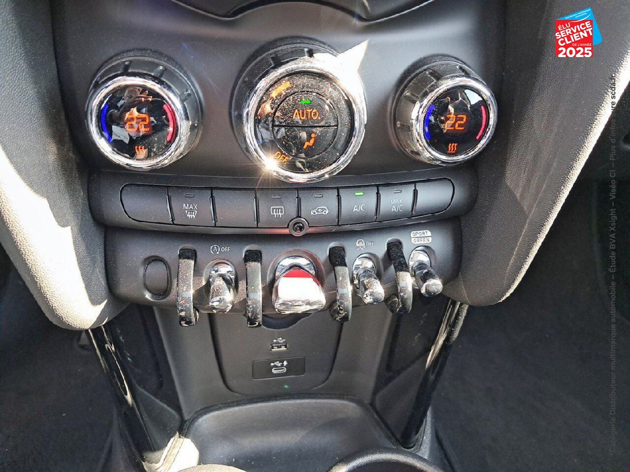 Véhicule d'occasion MINI MINI COOPER 136CH EDITION GREENWICH chez Renault Colmar
