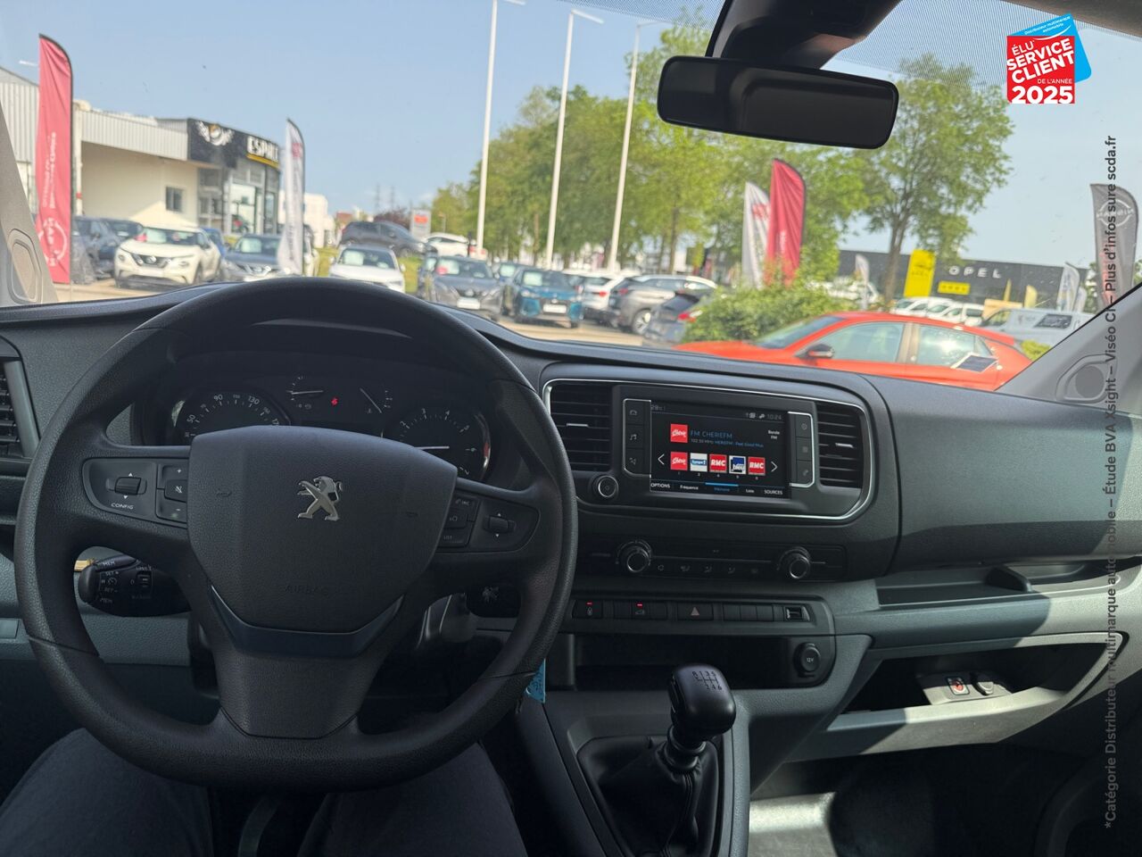 Véhicule d'occasion PEUGEOT EXPERT FG STANDARD 1.5 BLUEHDI 120CH S/S PREMIUM GPS CAMERA CARPLAY chez Renault Saint-Louis