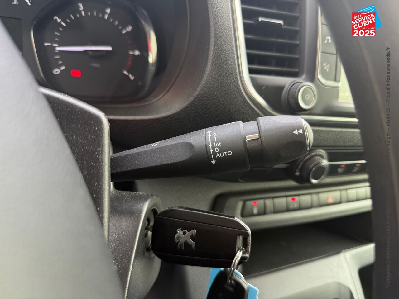 Véhicule d'occasion PEUGEOT EXPERT FG STANDARD 1.5 BLUEHDI 120CH S/S PREMIUM GPS CAMERA CARPLAY chez Renault Saint-Louis