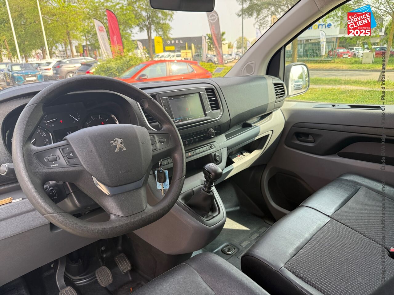 Véhicule d'occasion PEUGEOT EXPERT FG STANDARD 1.5 BLUEHDI 120CH S/S PREMIUM GPS CAMERA CARPLAY chez Renault Saint-Louis