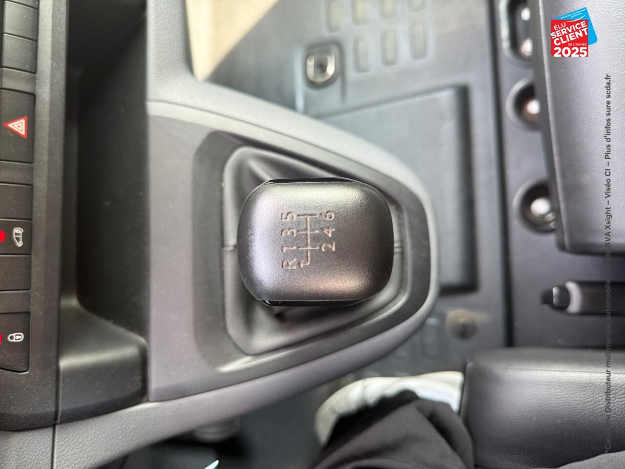 Véhicule d'occasion PEUGEOT EXPERT FG STANDARD 1.5 BLUEHDI 120CH S/S PREMIUM GPS CAMERA CARPLAY chez Renault Saint-Louis