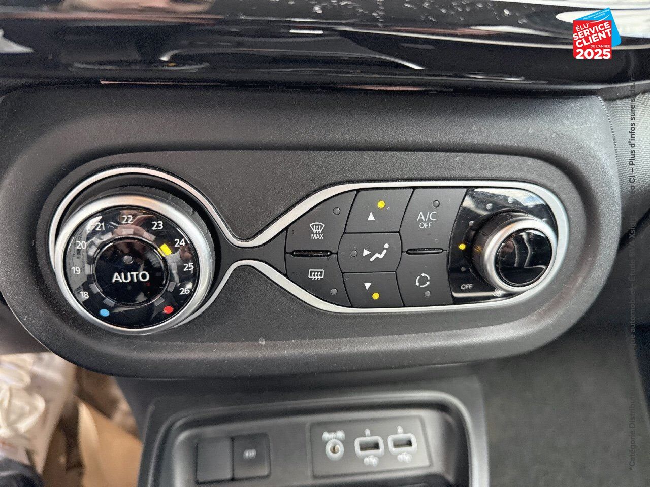 Véhicule d'occasion RENAULT TWINGO E-TECH ELECTRIC URBAN NIGHT R80 ACHAT INTEGRAL - 21MY GPS CAMERA chez Opel Verdun