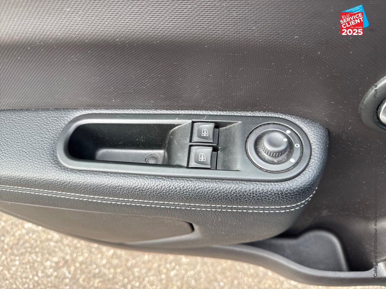 Véhicule d'occasion RENAULT TWINGO E-TECH ELECTRIC URBAN NIGHT R80 ACHAT INTEGRAL - 21MY GPS CAMERA chez Opel Verdun