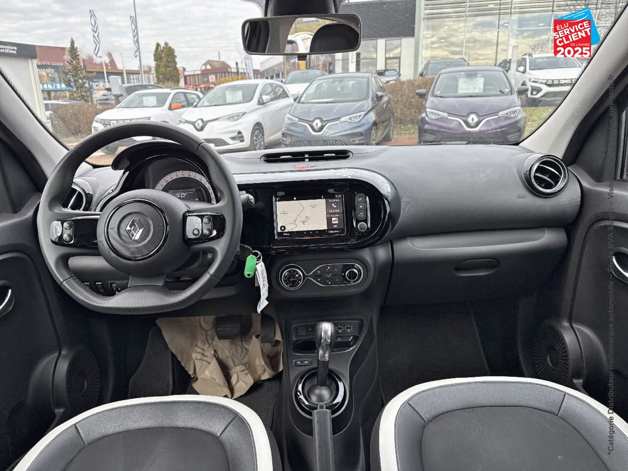 Véhicule d'occasion RENAULT TWINGO E-TECH ELECTRIC URBAN NIGHT R80 ACHAT INTEGRAL - 21MY GPS CAMERA chez Opel Verdun