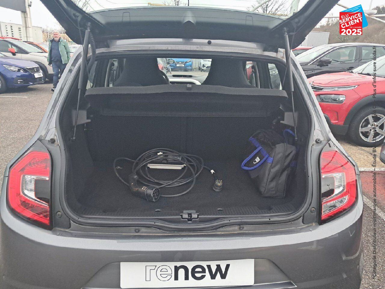 Véhicule d'occasion RENAULT TWINGO E-TECH ELECTRIC ZEN R80 ACHAT INTEGRAL - 21MY CARPLAY chez Hyundai Epernay