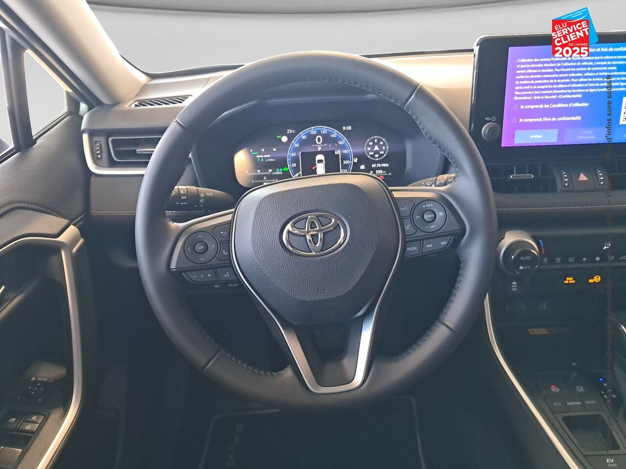 Véhicule d'occasion TOYOTA RAV4 2.5 HYBRIDE 218CH DYNAMIC 2WD MY24 chez Toyota Bar le Duc