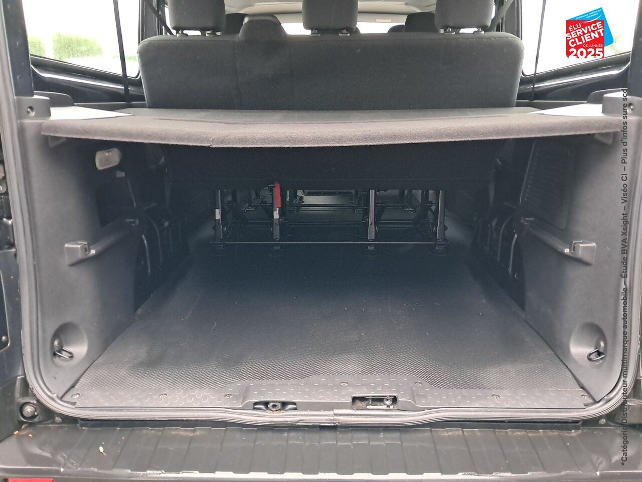 Véhicule d'occasion RENAULT TRAFIC COMBI L2 2.0 BLUE DCI 150CH SS ZEN 8 PLACES chez Renault Belfort