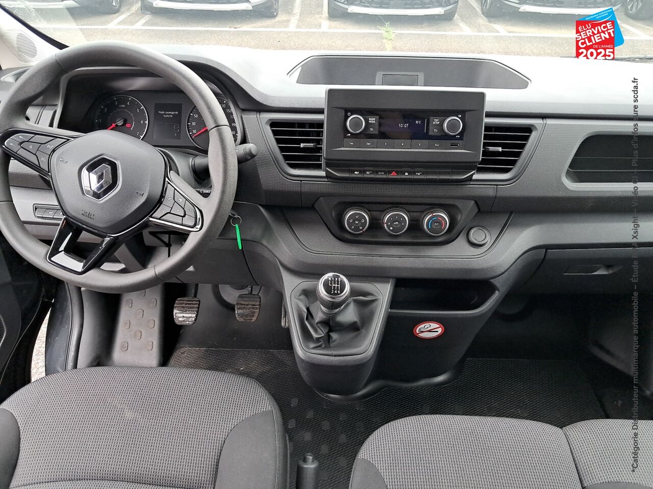 Véhicule d'occasion RENAULT TRAFIC COMBI L2 2.0 BLUE DCI 150CH SS ZEN 8 PLACES chez Renault Belfort