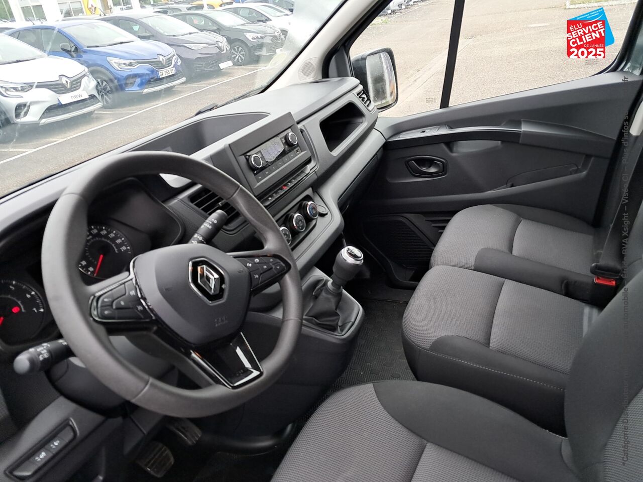 Véhicule d'occasion RENAULT TRAFIC COMBI L2 2.0 BLUE DCI 150CH SS ZEN 8 PLACES chez Renault Belfort