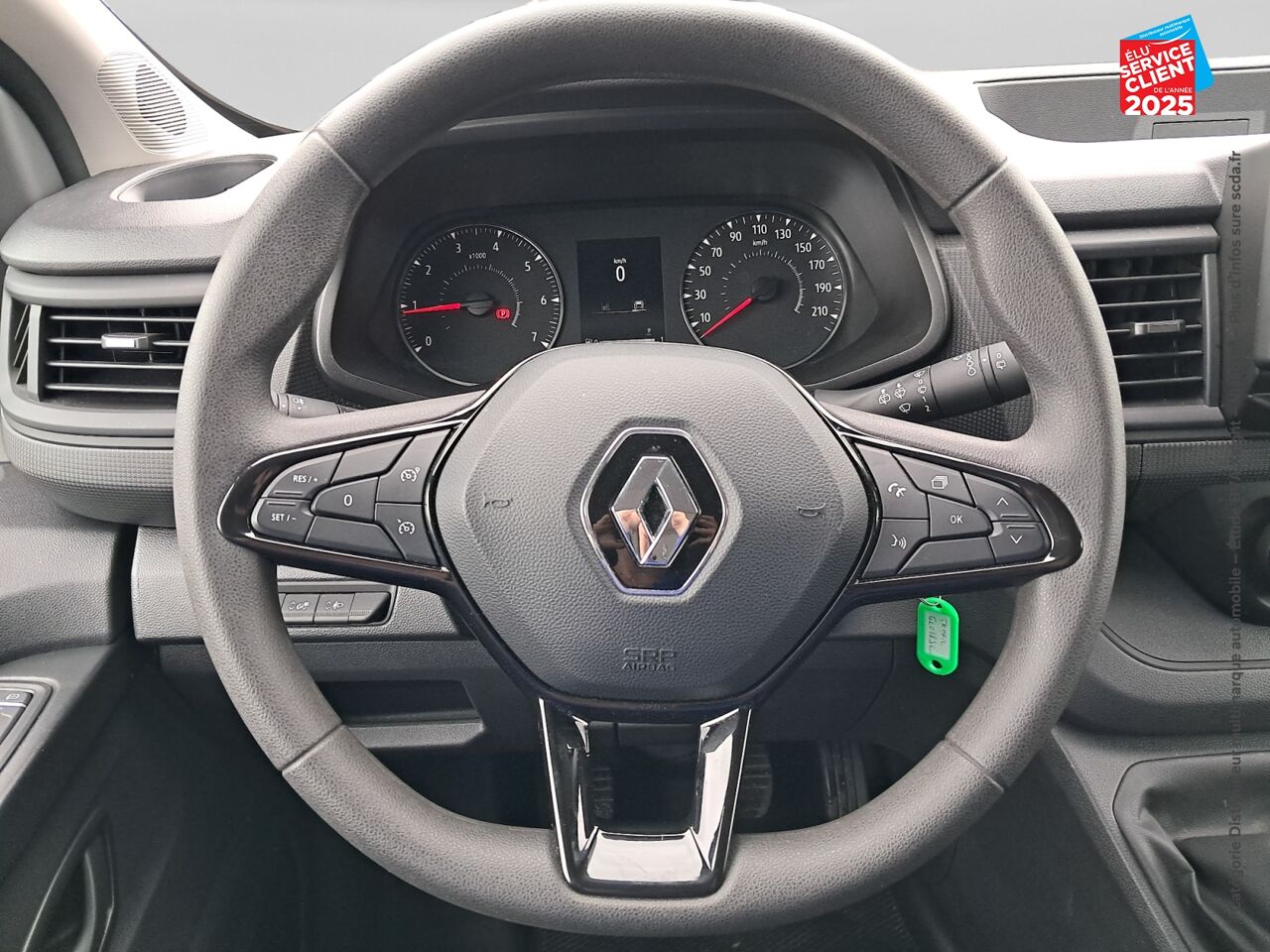 Véhicule d'occasion RENAULT TRAFIC COMBI L2 2.0 BLUE DCI 150CH SS ZEN 8 PLACES chez Renault Belfort