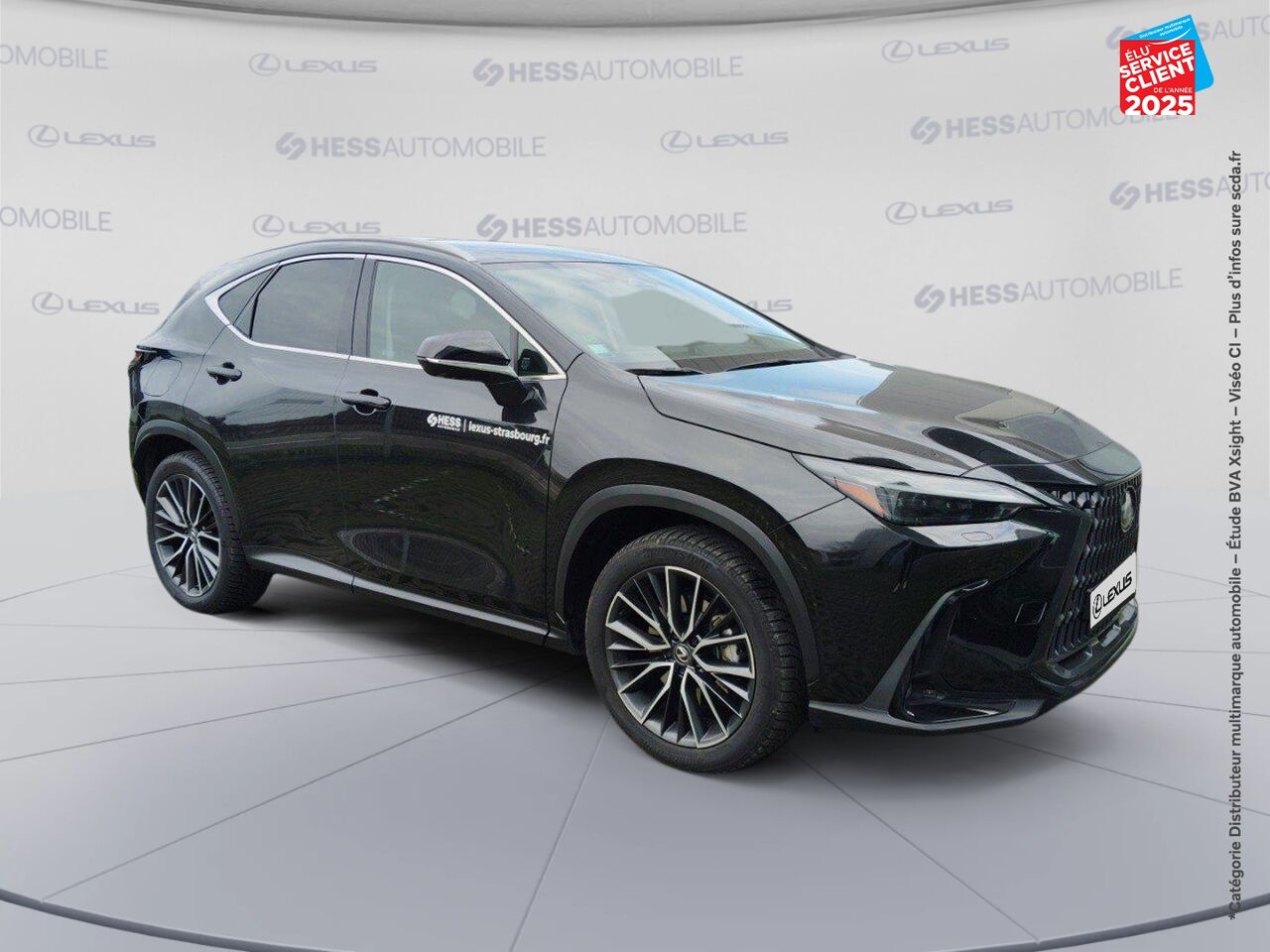 Véhicule d'occasion LEXUS NX 450H+ EXECUTIVE 4WD MY24 TOUVRANT SIEGES CHAUF/VENTIL/CUIR VOLANT CHAUF GPS CAMERA HUD chez BMW Colmar