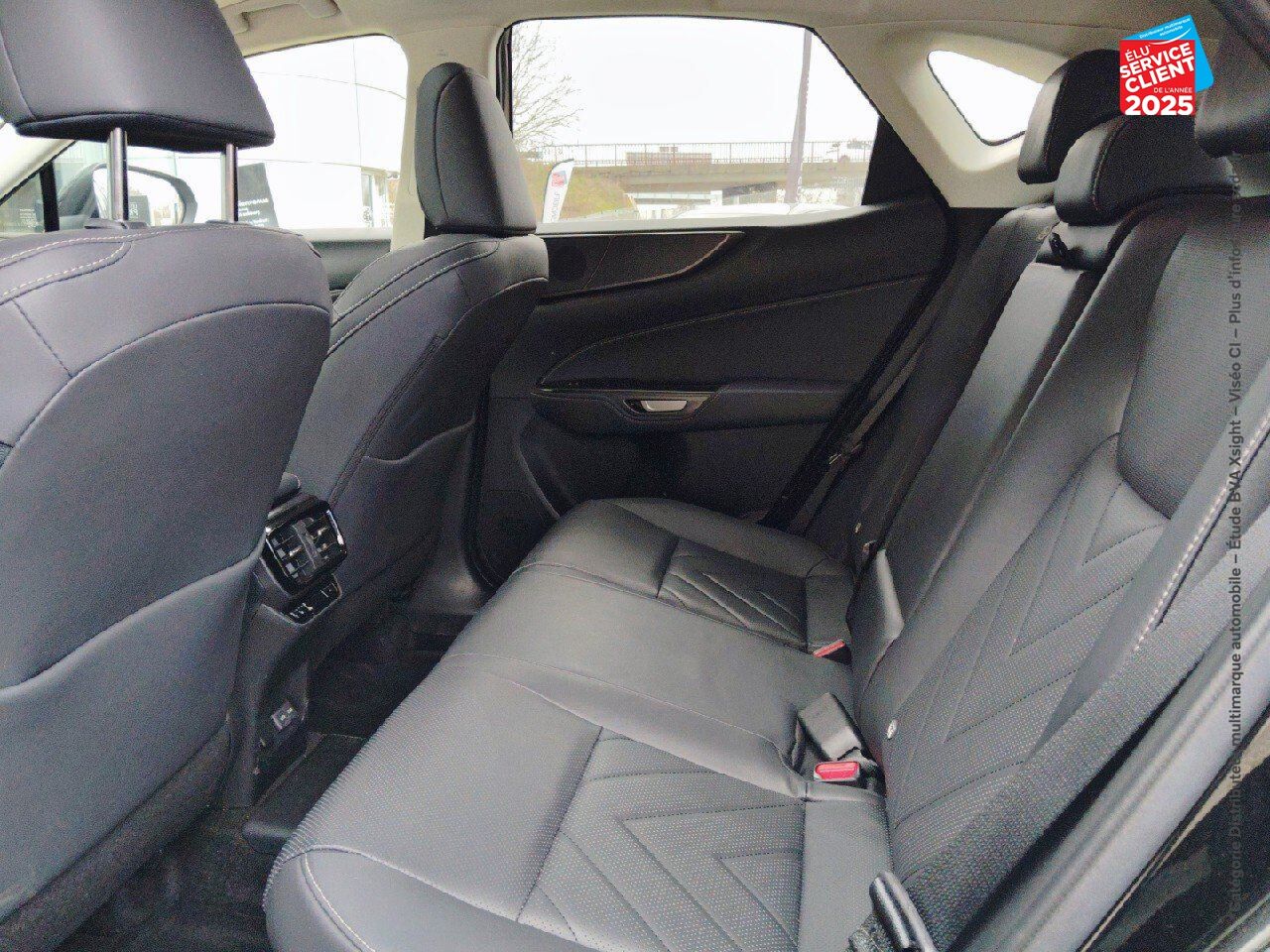 Véhicule d'occasion LEXUS NX 450H+ EXECUTIVE 4WD MY24 TOUVRANT SIEGES CHAUF/VENTIL/CUIR VOLANT CHAUF GPS CAMERA HUD chez BMW Colmar