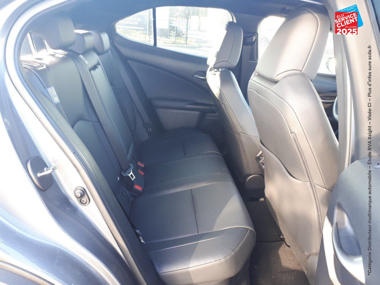 Véhicule d'occasion LEXUS UX 250H 2WD EXECUTIVE MY20 TOUVRANT SIEGES CHAUF/VENTIL/CUIR VOLANT CHAUF GPS chez Toyota Thionville