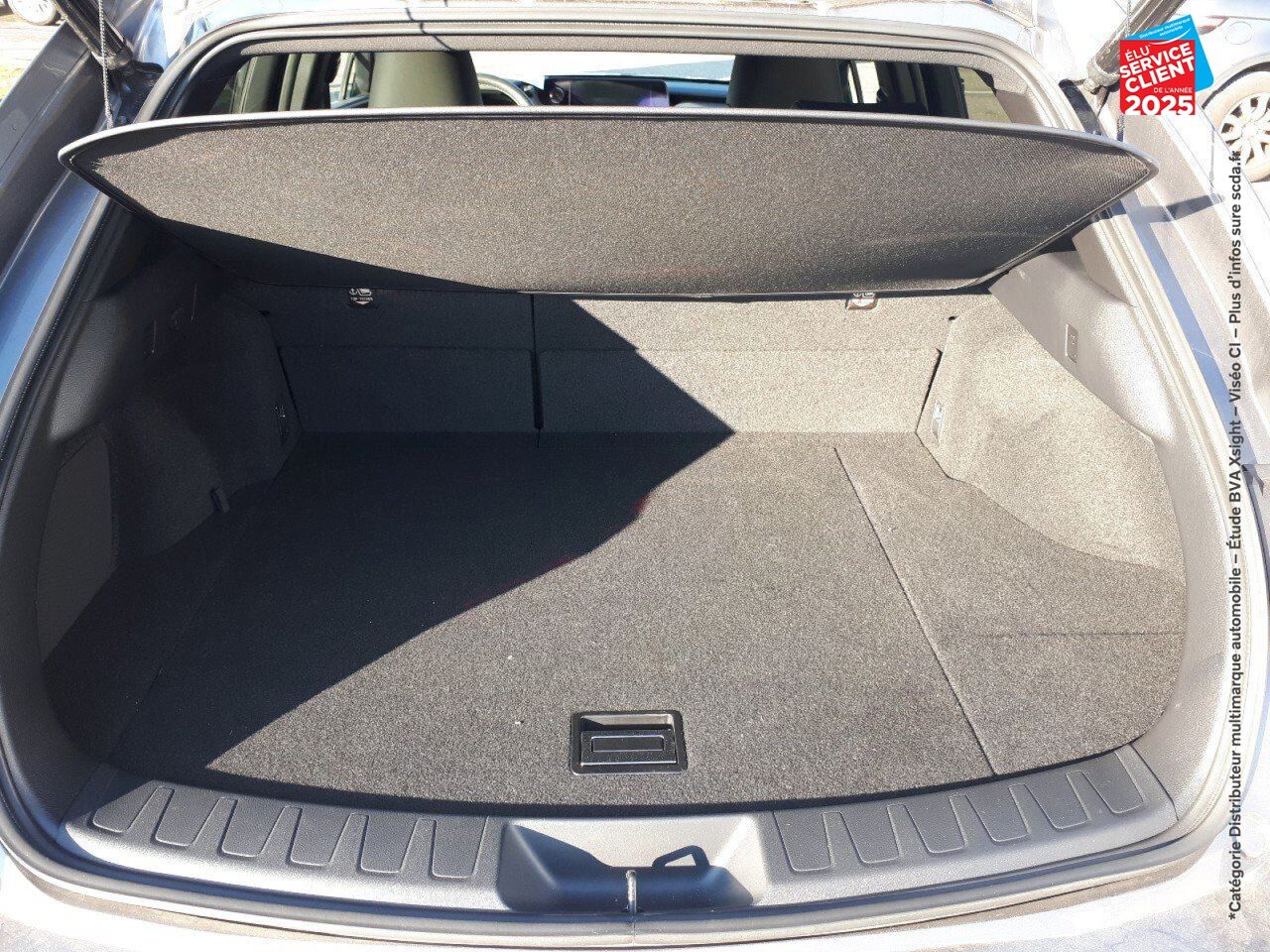 Véhicule d'occasion LEXUS UX 250H 2WD EXECUTIVE MY20 TOUVRANT SIEGES CHAUF/VENTIL/CUIR VOLANT CHAUF GPS chez Toyota Thionville