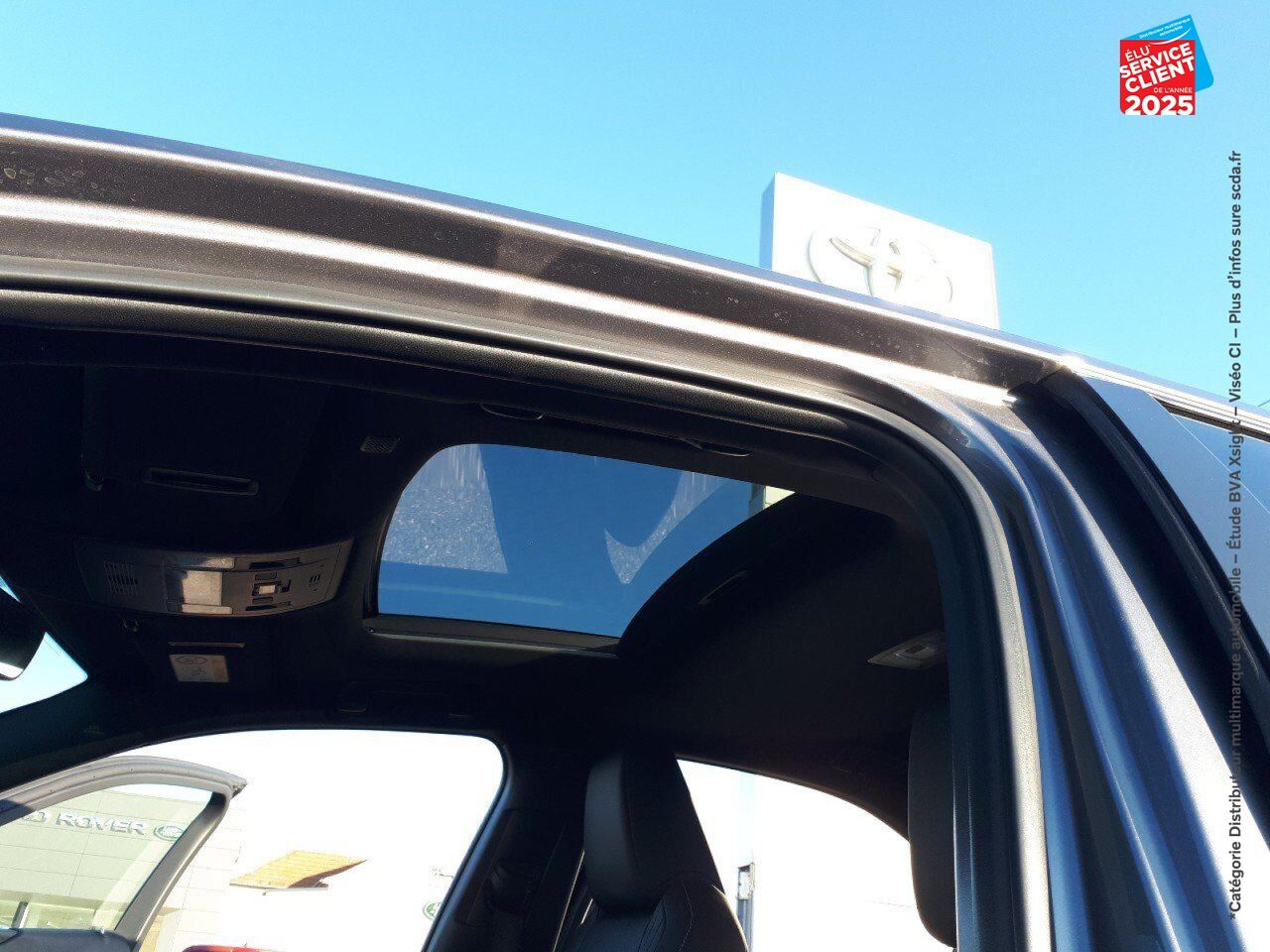 Véhicule d'occasion LEXUS UX 250H 2WD EXECUTIVE MY20 TOUVRANT SIEGES CHAUF/VENTIL/CUIR VOLANT CHAUF GPS chez Toyota Thionville