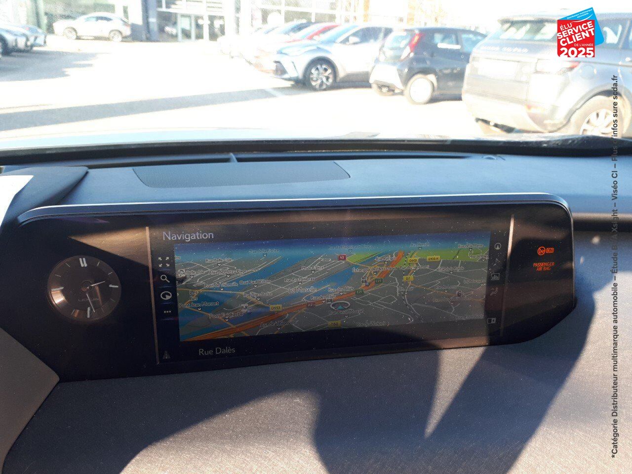 Véhicule d'occasion LEXUS UX 250H 2WD EXECUTIVE MY20 TOUVRANT SIEGES CHAUF/VENTIL/CUIR VOLANT CHAUF GPS chez Toyota Thionville