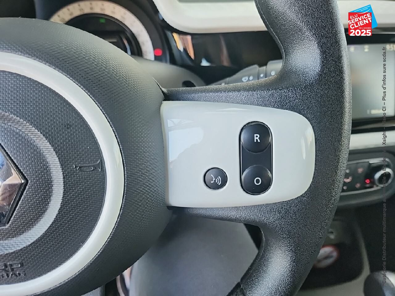 Véhicule d'occasion RENAULT TWINGO E-TECH ELECTRIC EQUILIBRE R80 ACHAT INTEGRAL chez Opel Charleville