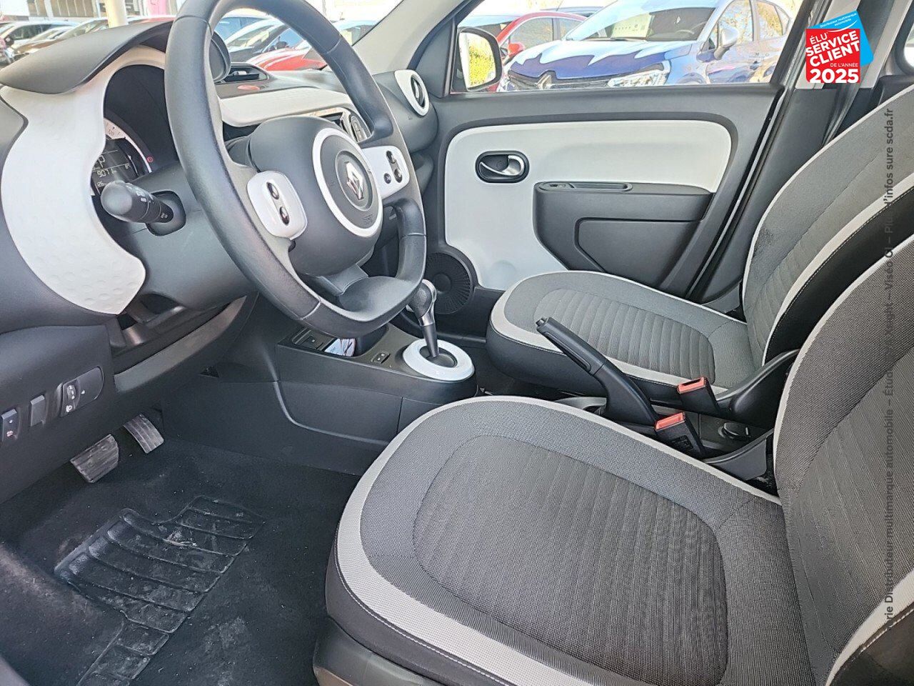 Véhicule d'occasion RENAULT TWINGO E-TECH ELECTRIC EQUILIBRE R80 ACHAT INTEGRAL chez Opel Charleville