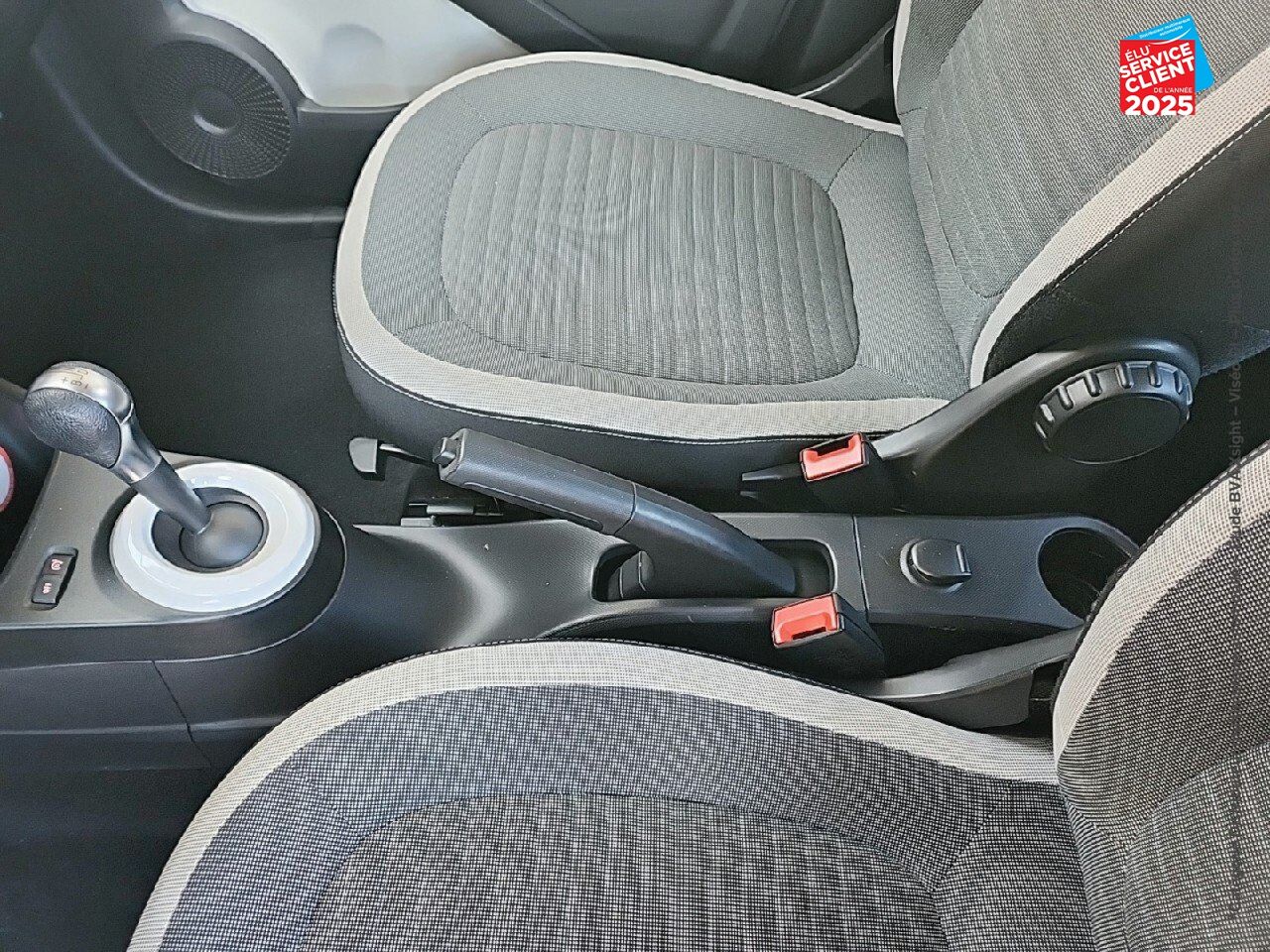 Véhicule d'occasion RENAULT TWINGO E-TECH ELECTRIC EQUILIBRE R80 ACHAT INTEGRAL chez Opel Charleville