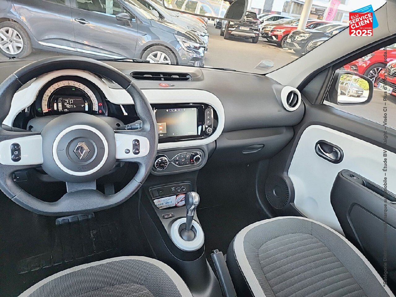 Véhicule d'occasion RENAULT TWINGO E-TECH ELECTRIC EQUILIBRE R80 ACHAT INTEGRAL chez Opel Charleville