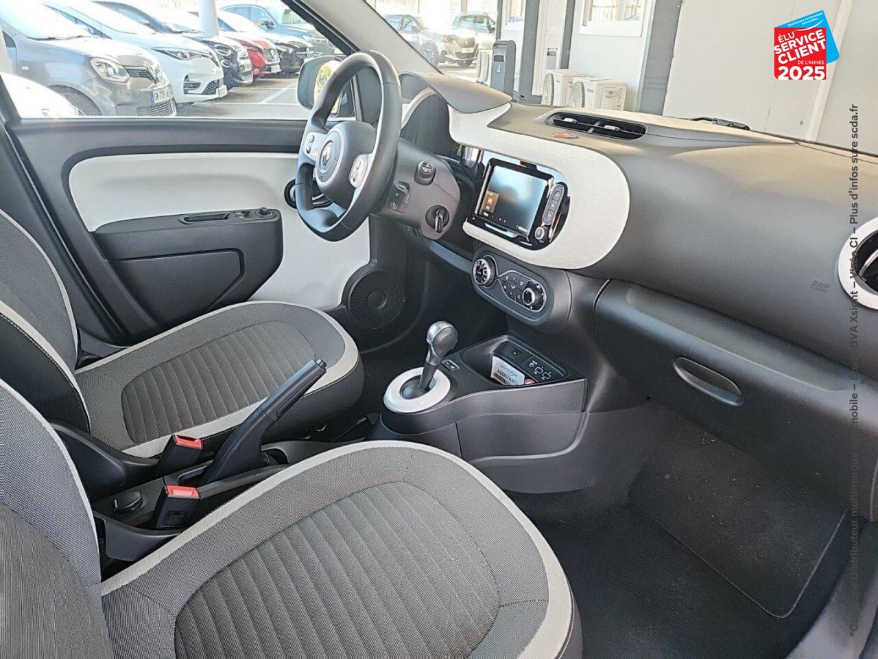 Véhicule d'occasion RENAULT TWINGO E-TECH ELECTRIC EQUILIBRE R80 ACHAT INTEGRAL chez Opel Charleville