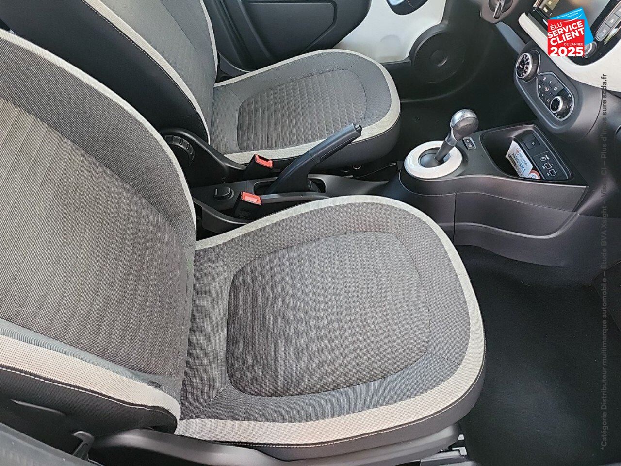 Véhicule d'occasion RENAULT TWINGO E-TECH ELECTRIC EQUILIBRE R80 ACHAT INTEGRAL chez Opel Charleville