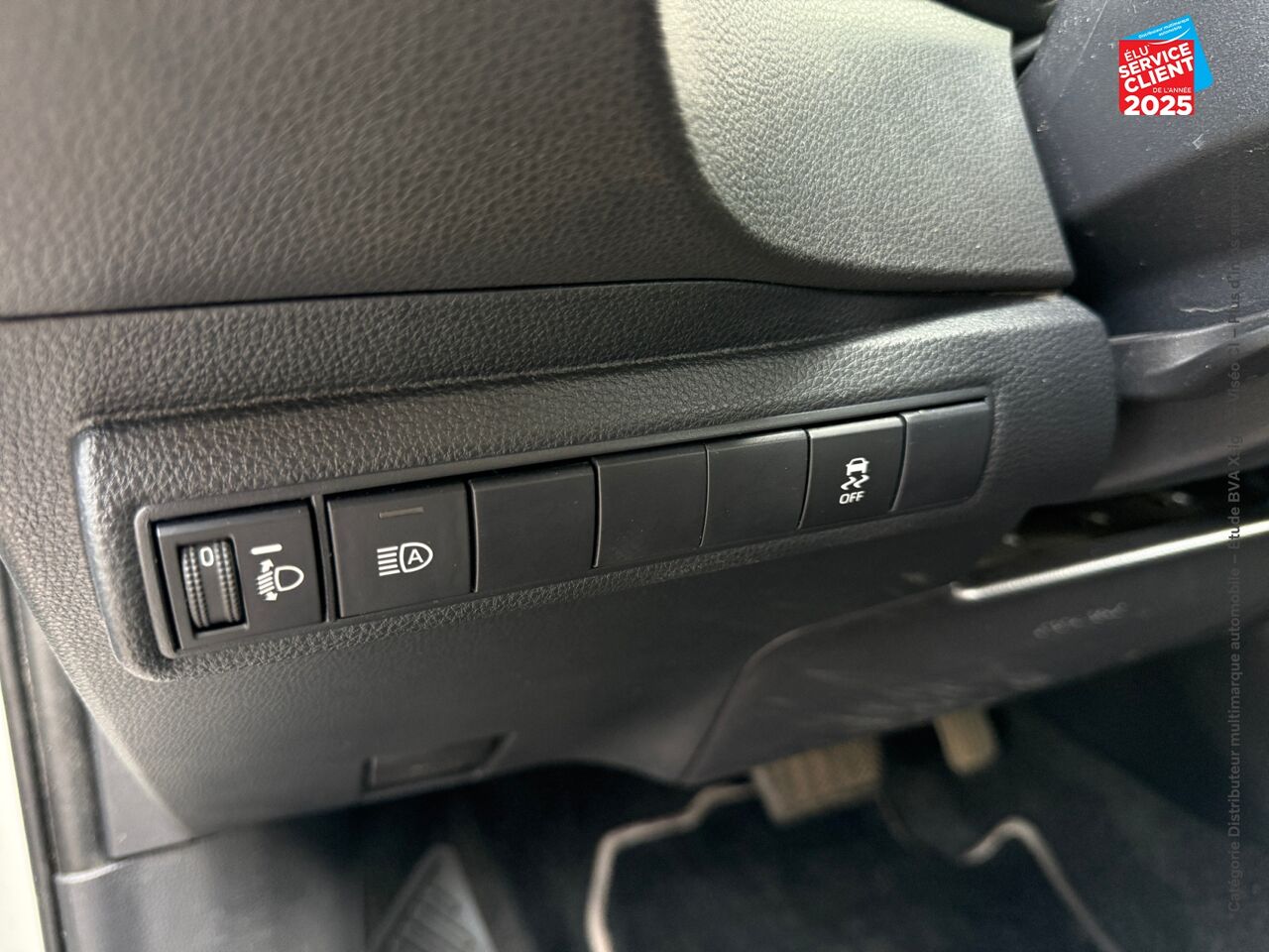 Véhicule d'occasion TOYOTA COROLLA TOURING SPT 122H DYNAMIC BUSINESS SIEGES CHAUF GPS CAMERA chez Toyota Besançon