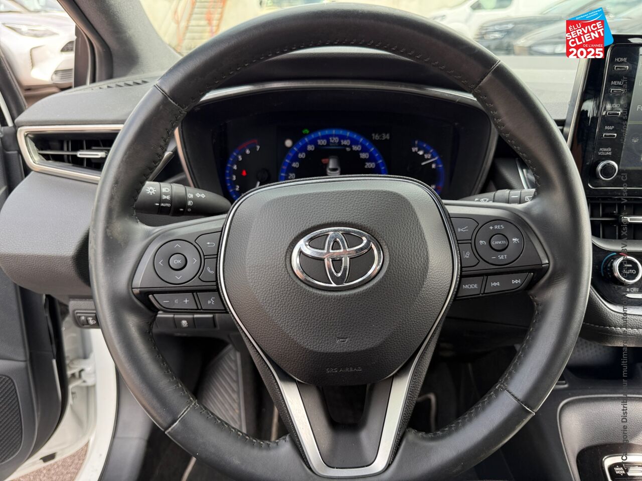 Véhicule d'occasion TOYOTA COROLLA TOURING SPT 122H DYNAMIC BUSINESS SIEGES CHAUF GPS CAMERA chez Toyota Besançon