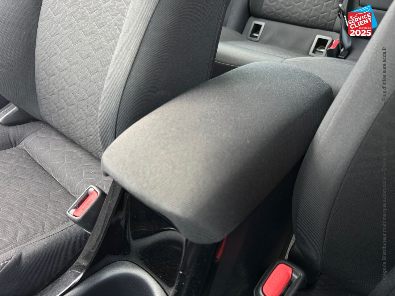 Véhicule d'occasion TOYOTA COROLLA TOURING SPT 122H DYNAMIC BUSINESS SIEGES CHAUF GPS CAMERA chez Toyota Besançon