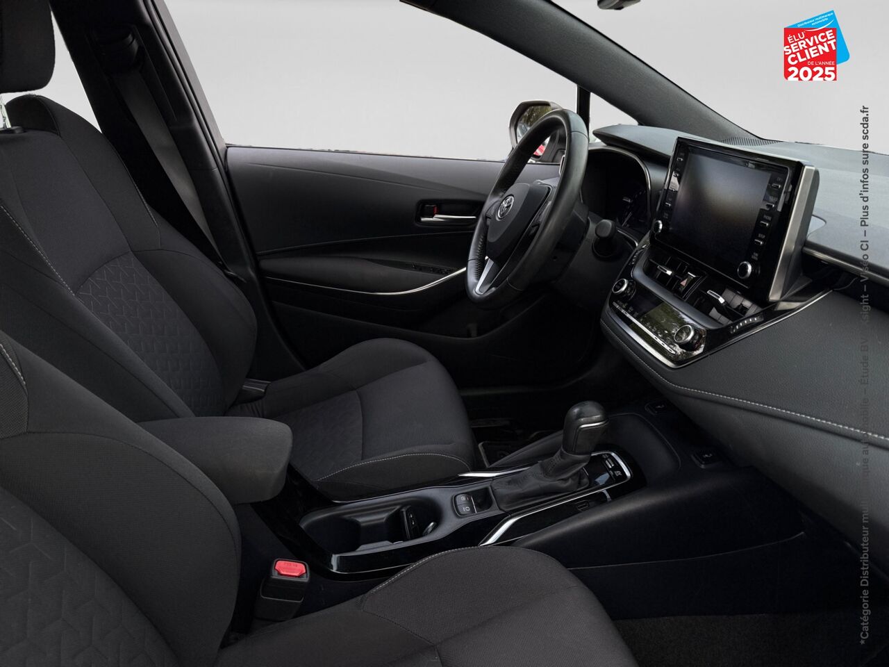 Véhicule d'occasion TOYOTA COROLLA TOURING SPT 122H DYNAMIC BUSINESS SIEGES CHAUF GPS CAMERA chez Toyota Besançon