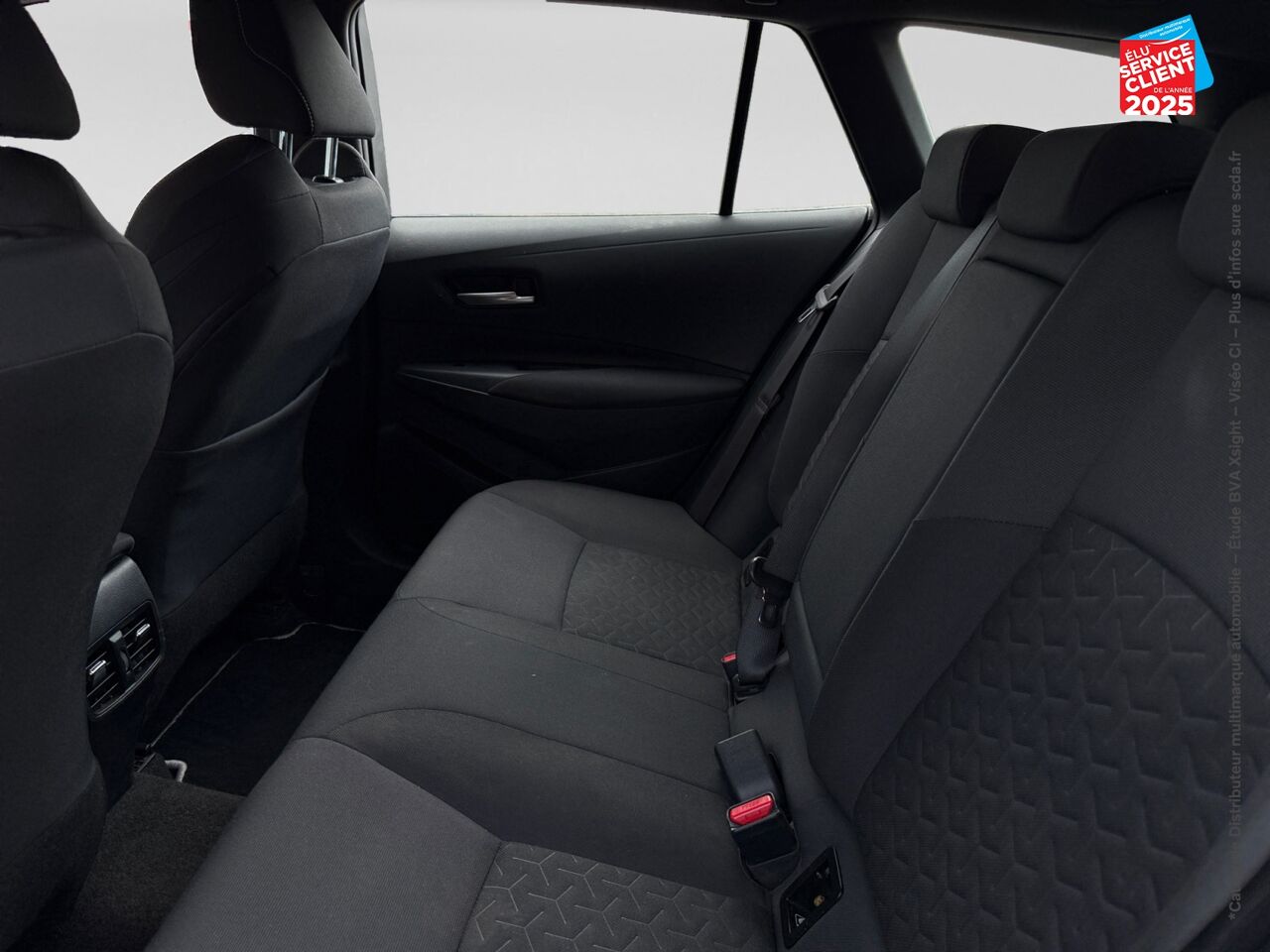 Véhicule d'occasion TOYOTA COROLLA TOURING SPT 122H DYNAMIC BUSINESS SIEGES CHAUF GPS CAMERA chez Toyota Besançon