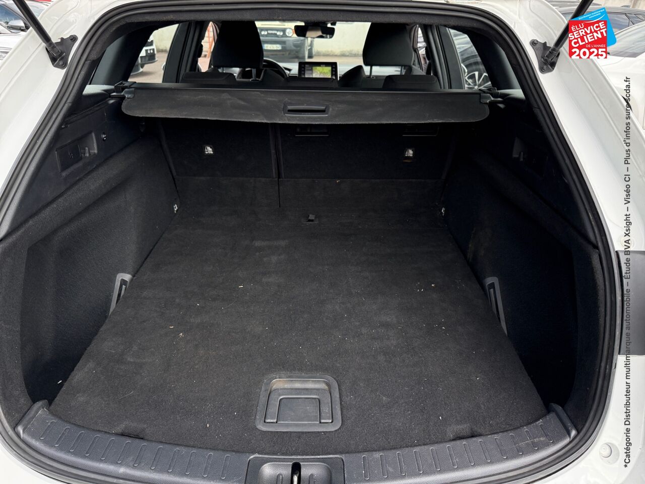 Véhicule d'occasion TOYOTA COROLLA TOURING SPT 122H DYNAMIC BUSINESS SIEGES CHAUF GPS CAMERA chez Toyota Besançon