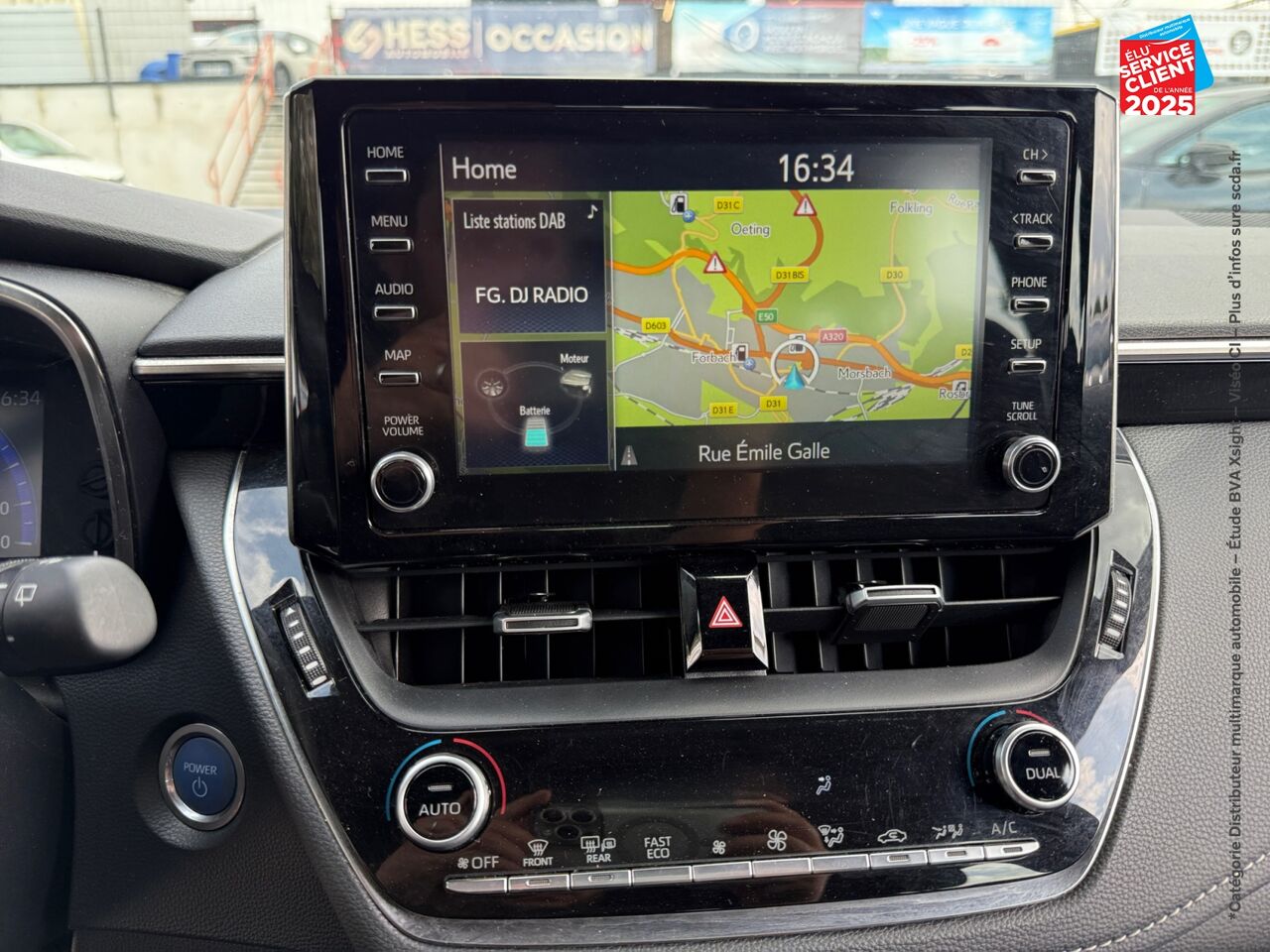 Véhicule d'occasion TOYOTA COROLLA TOURING SPT 122H DYNAMIC BUSINESS SIEGES CHAUF GPS CAMERA chez Toyota Besançon