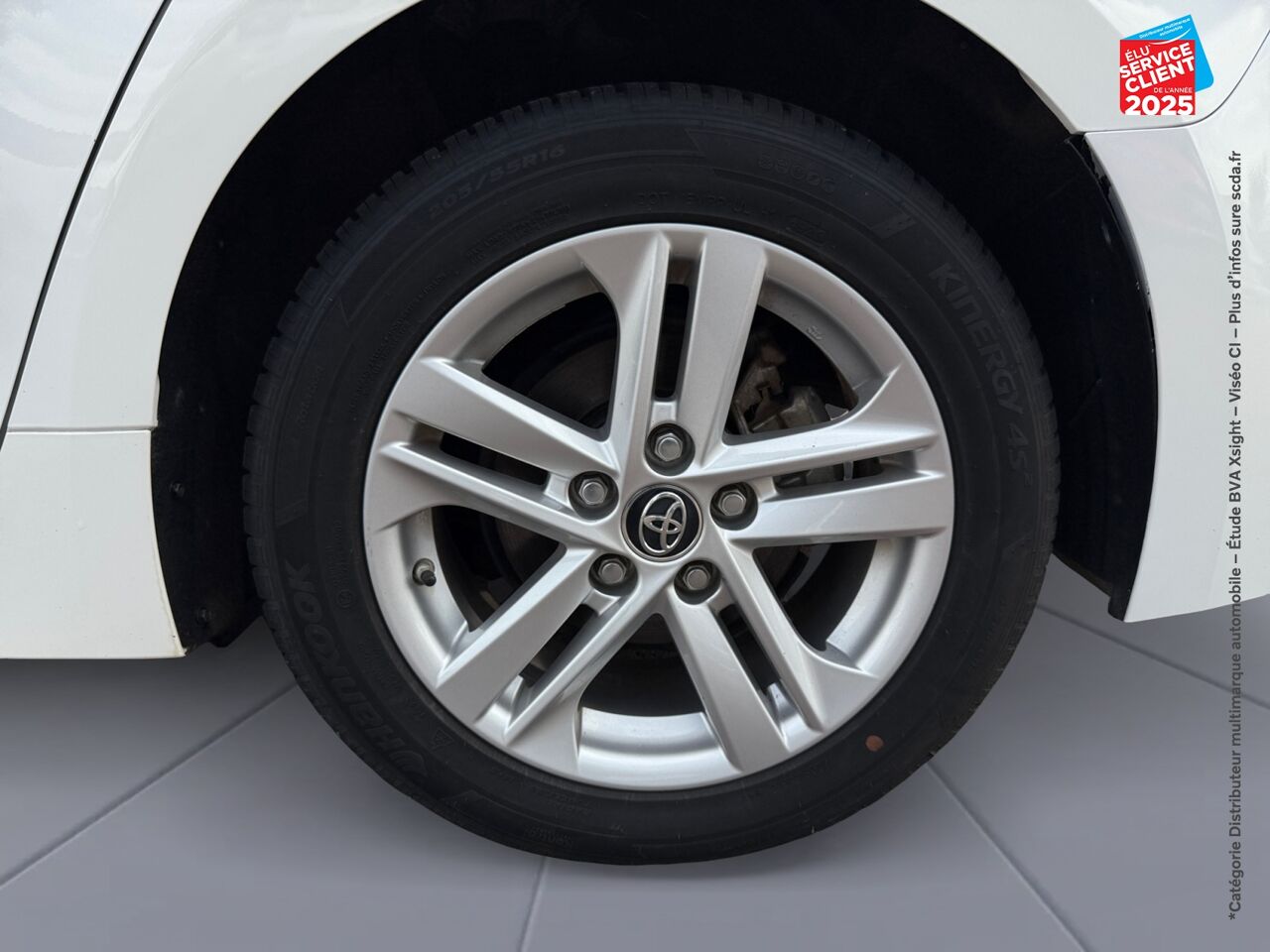 Véhicule d'occasion TOYOTA COROLLA TOURING SPT 122H DYNAMIC BUSINESS SIEGES CHAUF GPS CAMERA chez Toyota Besançon