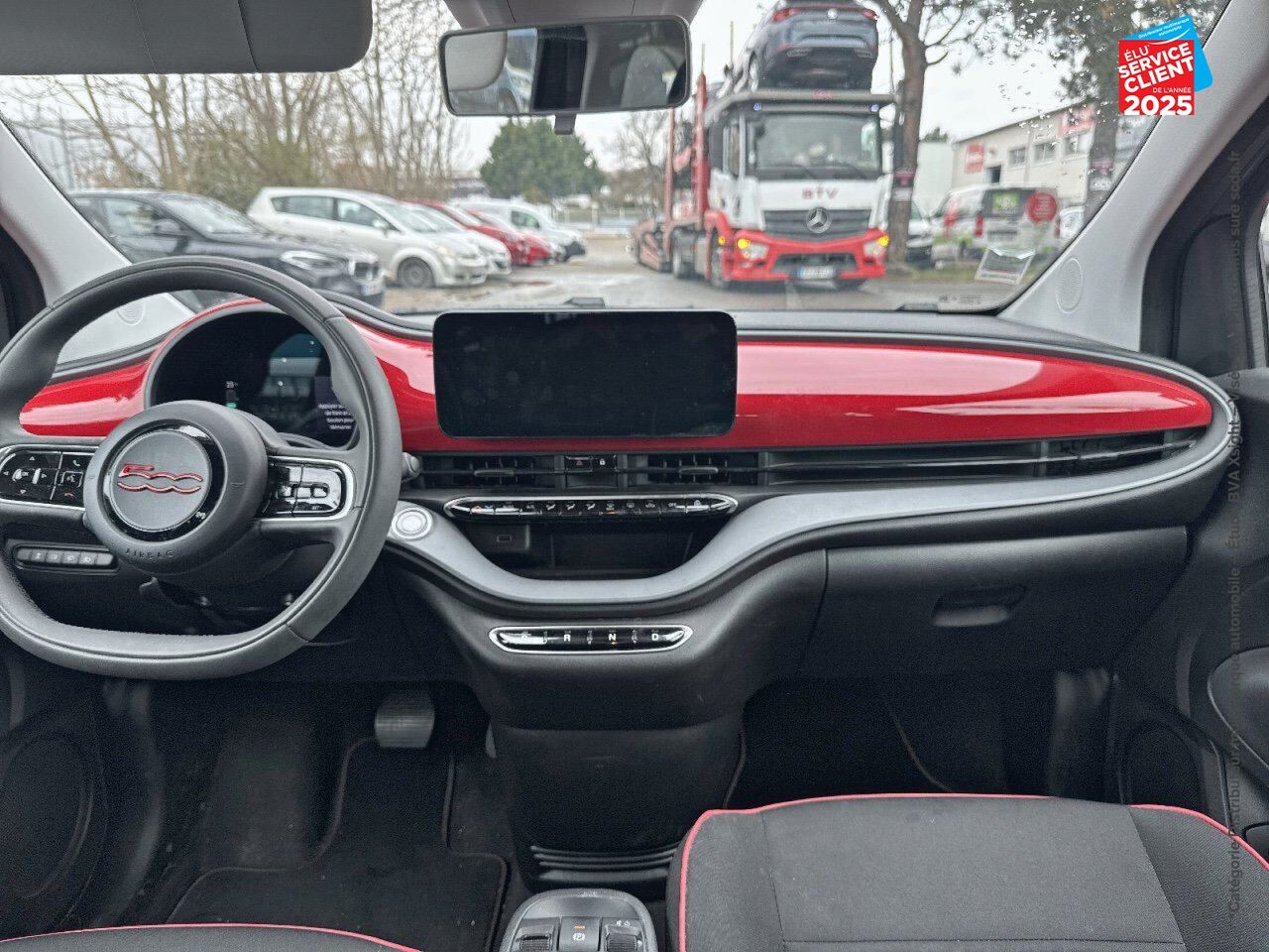 Véhicule d'occasion FIAT 500 E 95CH RED MY23 CAMERA CARPLAY chez Renault Colmar