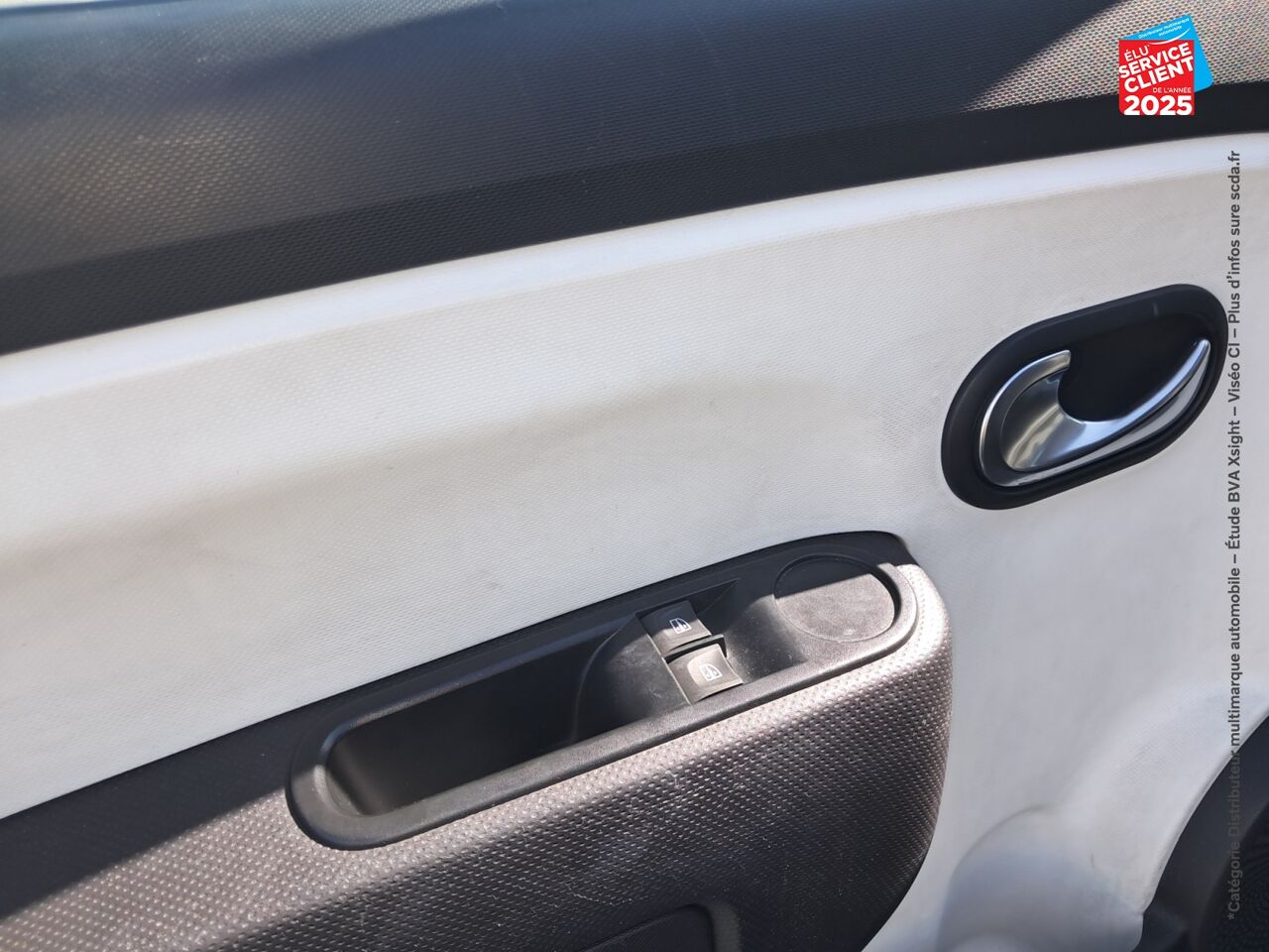 Véhicule d'occasion RENAULT TWINGO 1.0 SCE 70CH LIMITED 2017 BOITE COURTE chez Renault Sélestat