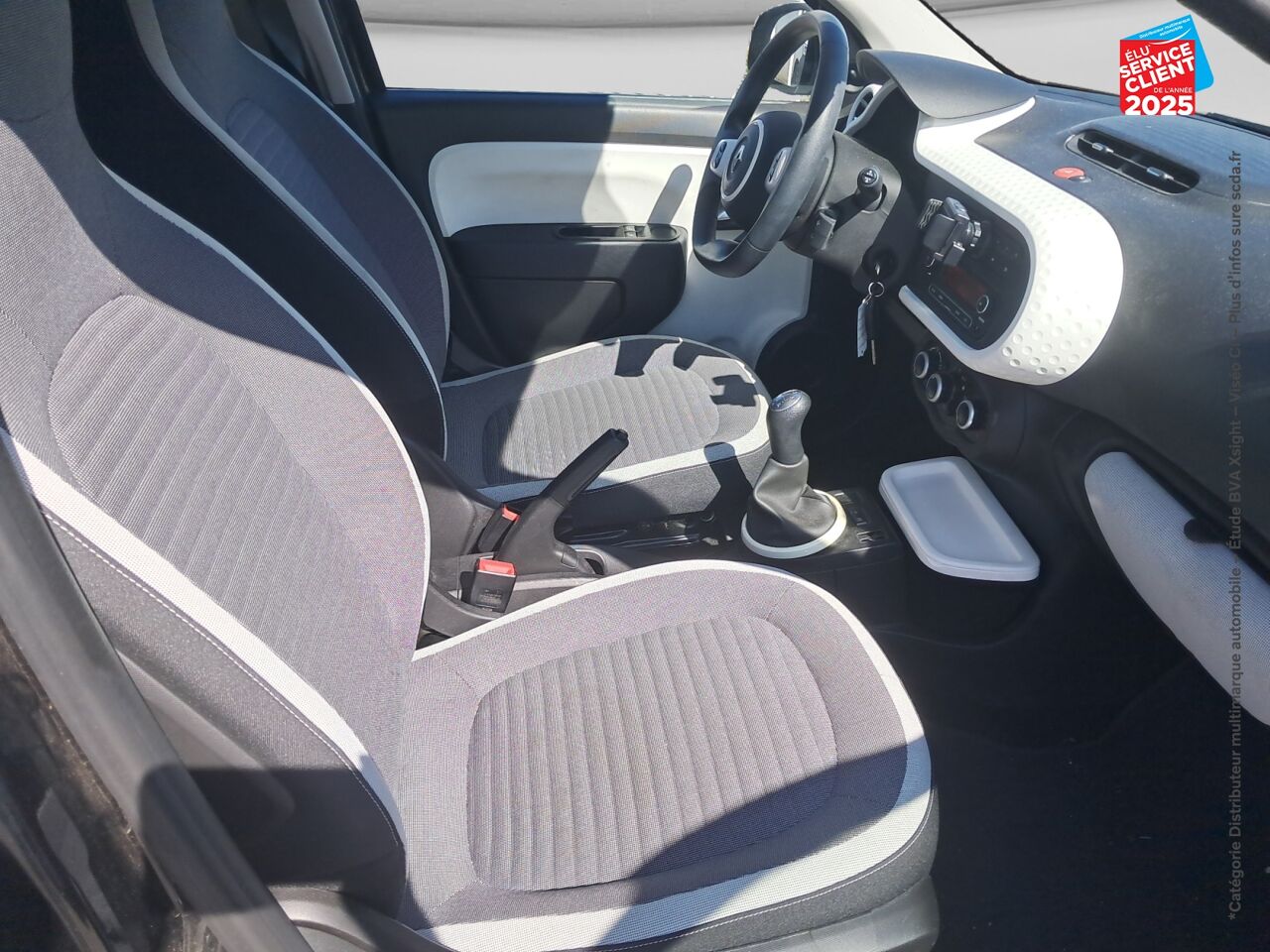 Véhicule d'occasion RENAULT TWINGO 1.0 SCE 70CH LIMITED 2017 BOITE COURTE chez Renault Sélestat