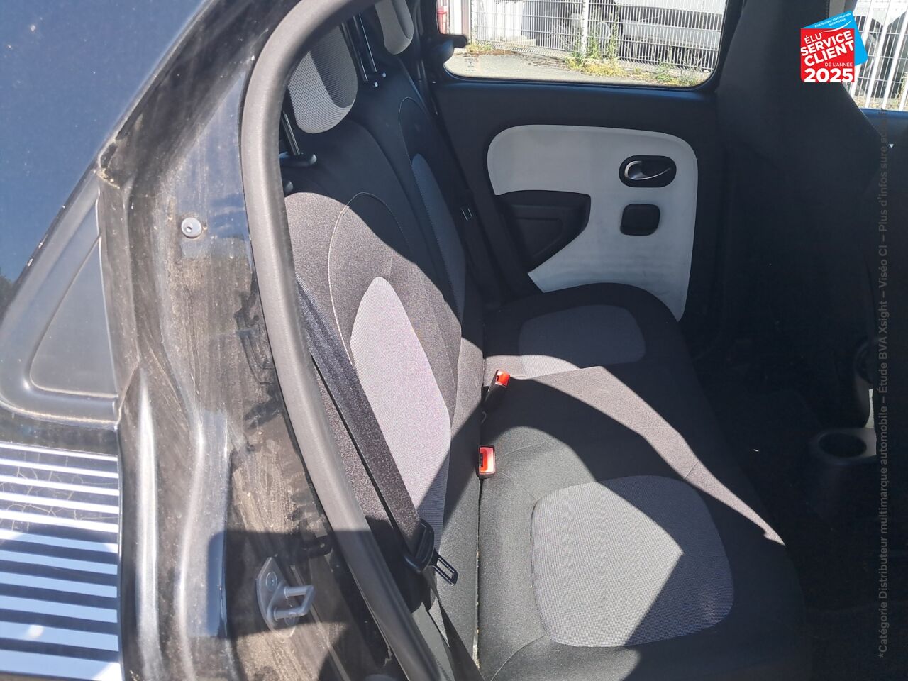 Véhicule d'occasion RENAULT TWINGO 1.0 SCE 70CH LIMITED 2017 BOITE COURTE chez Renault Sélestat