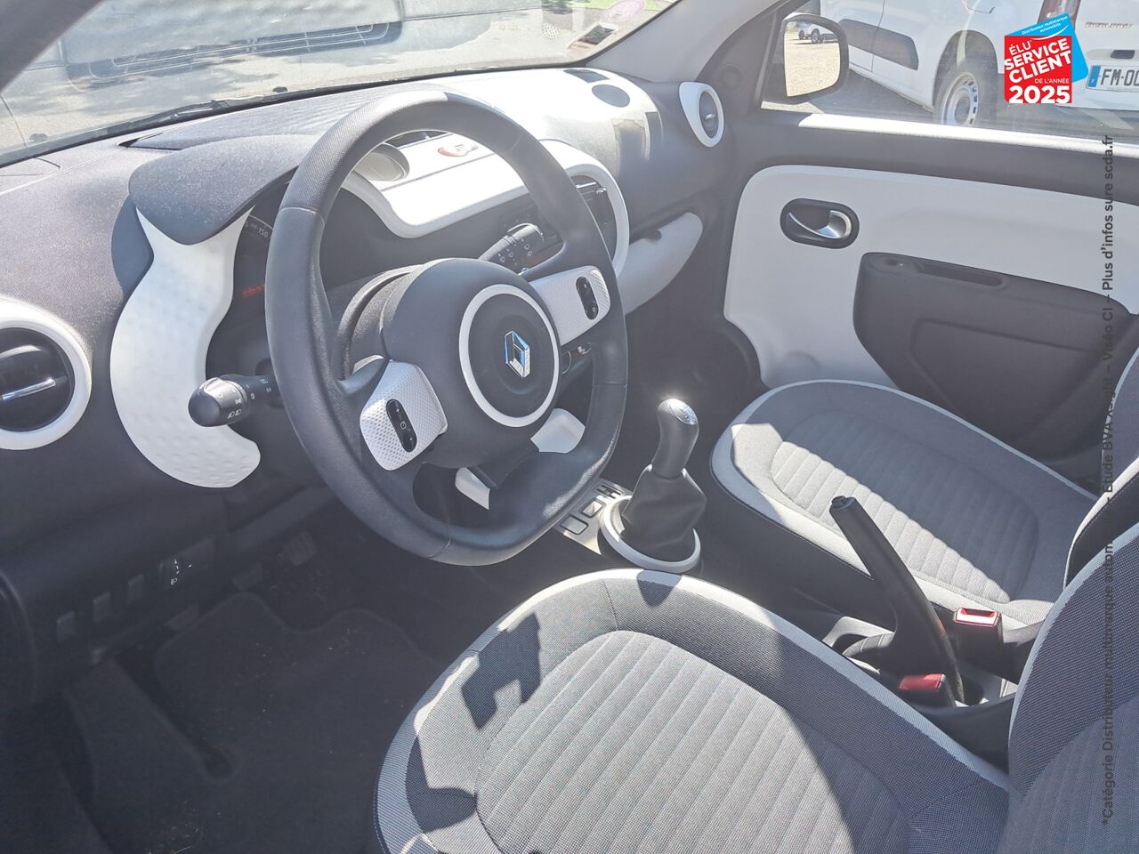 Véhicule d'occasion RENAULT TWINGO 1.0 SCE 70CH LIMITED 2017 BOITE COURTE chez Renault Sélestat