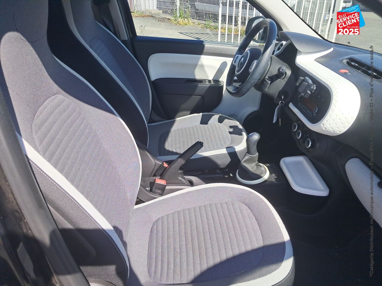 Véhicule d'occasion RENAULT TWINGO 1.0 SCE 70CH LIMITED 2017 BOITE COURTE chez Renault Sélestat