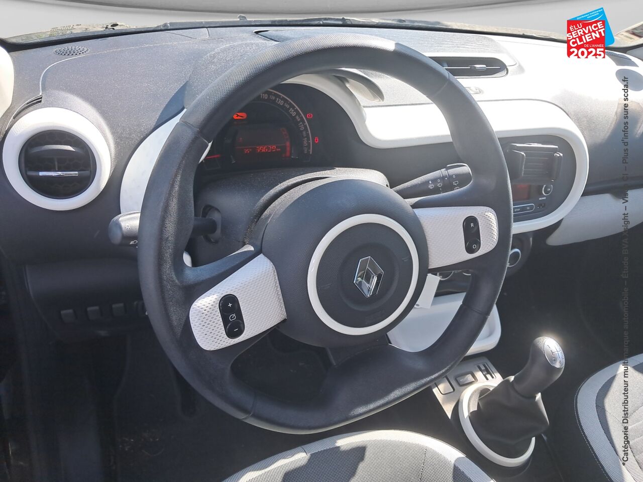 Véhicule d'occasion RENAULT TWINGO 1.0 SCE 70CH LIMITED 2017 BOITE COURTE chez Renault Sélestat