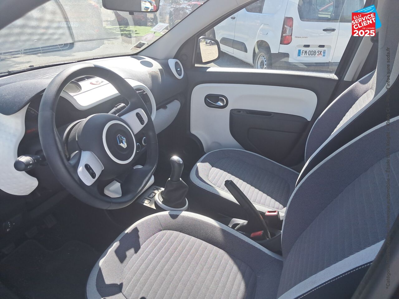 Véhicule d'occasion RENAULT TWINGO 1.0 SCE 70CH LIMITED 2017 BOITE COURTE chez Renault Sélestat
